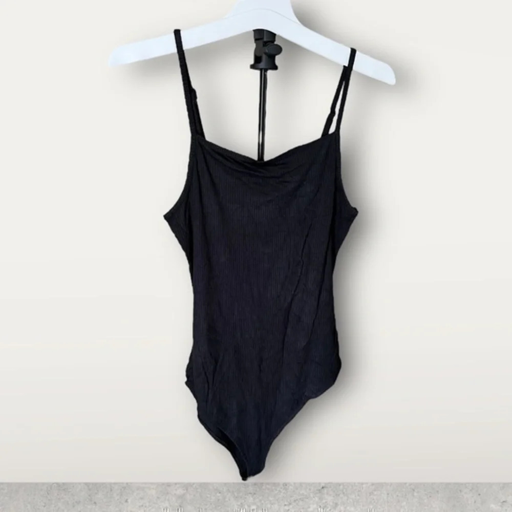 NWT ~ WILD FABLE BLACK BODYSUIT WITH SNAPS ~ ADJUSTABLE STRAPS ~ SIZE MEDIUM